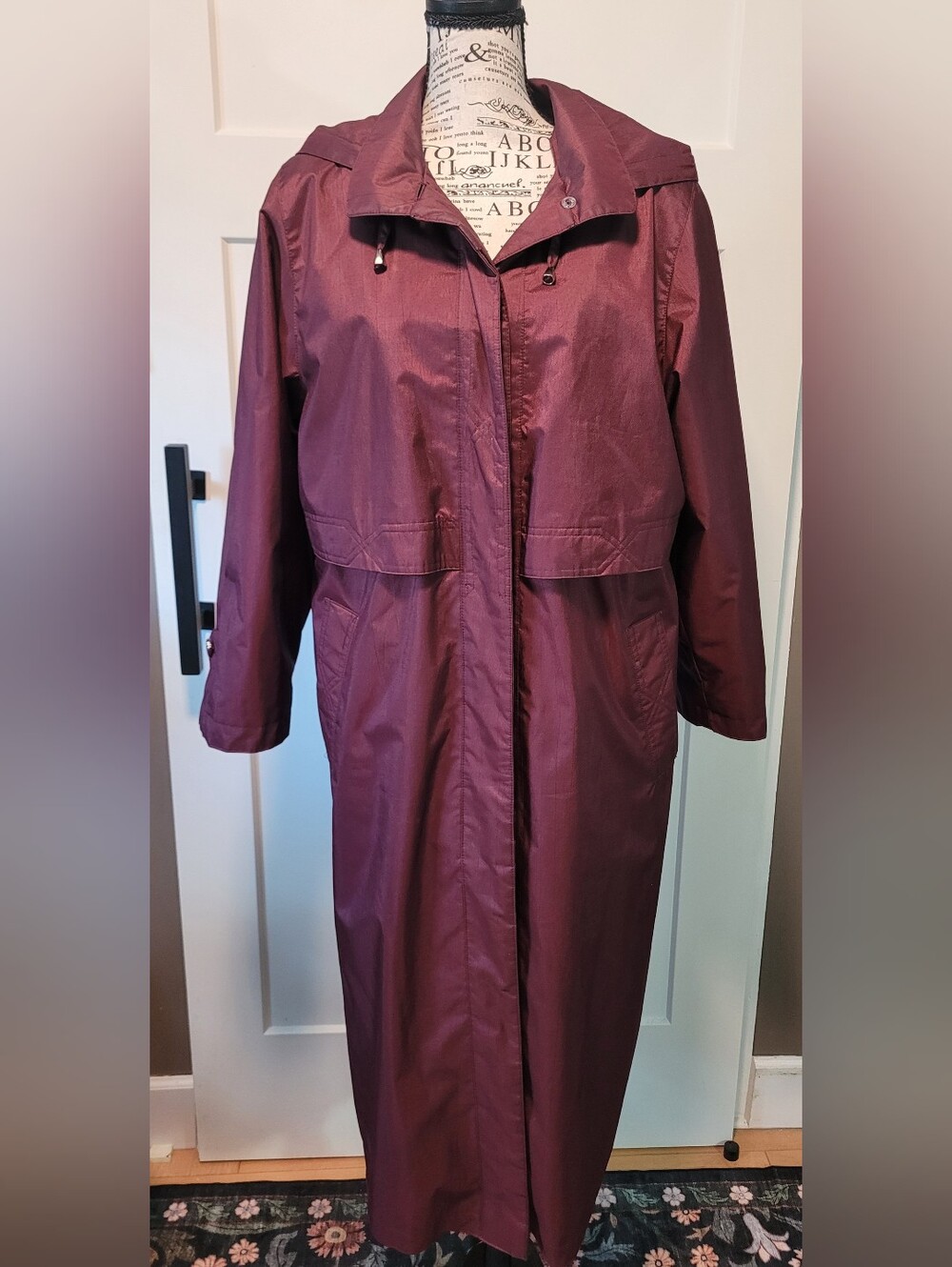 Fleet Street Women's Rain/ Trench Coat Removable liner and Hood Size PM Bergundy